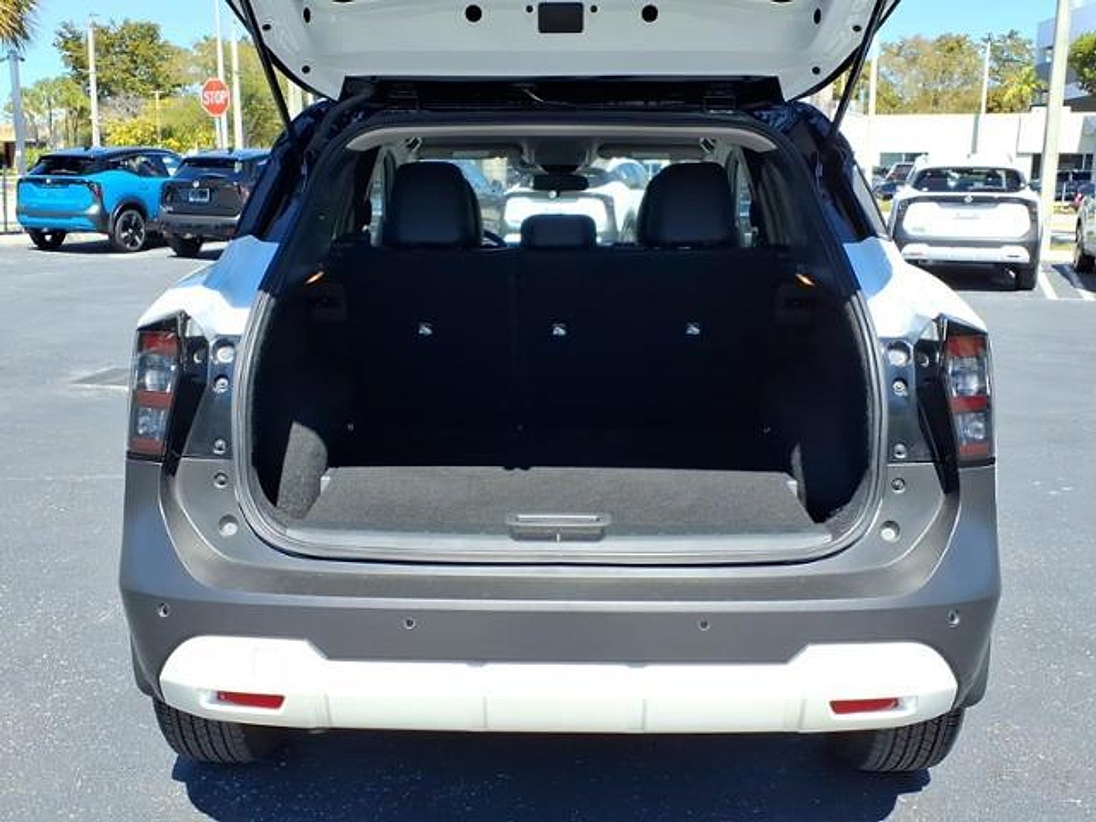 2025 Nissan Kicks SR FWD