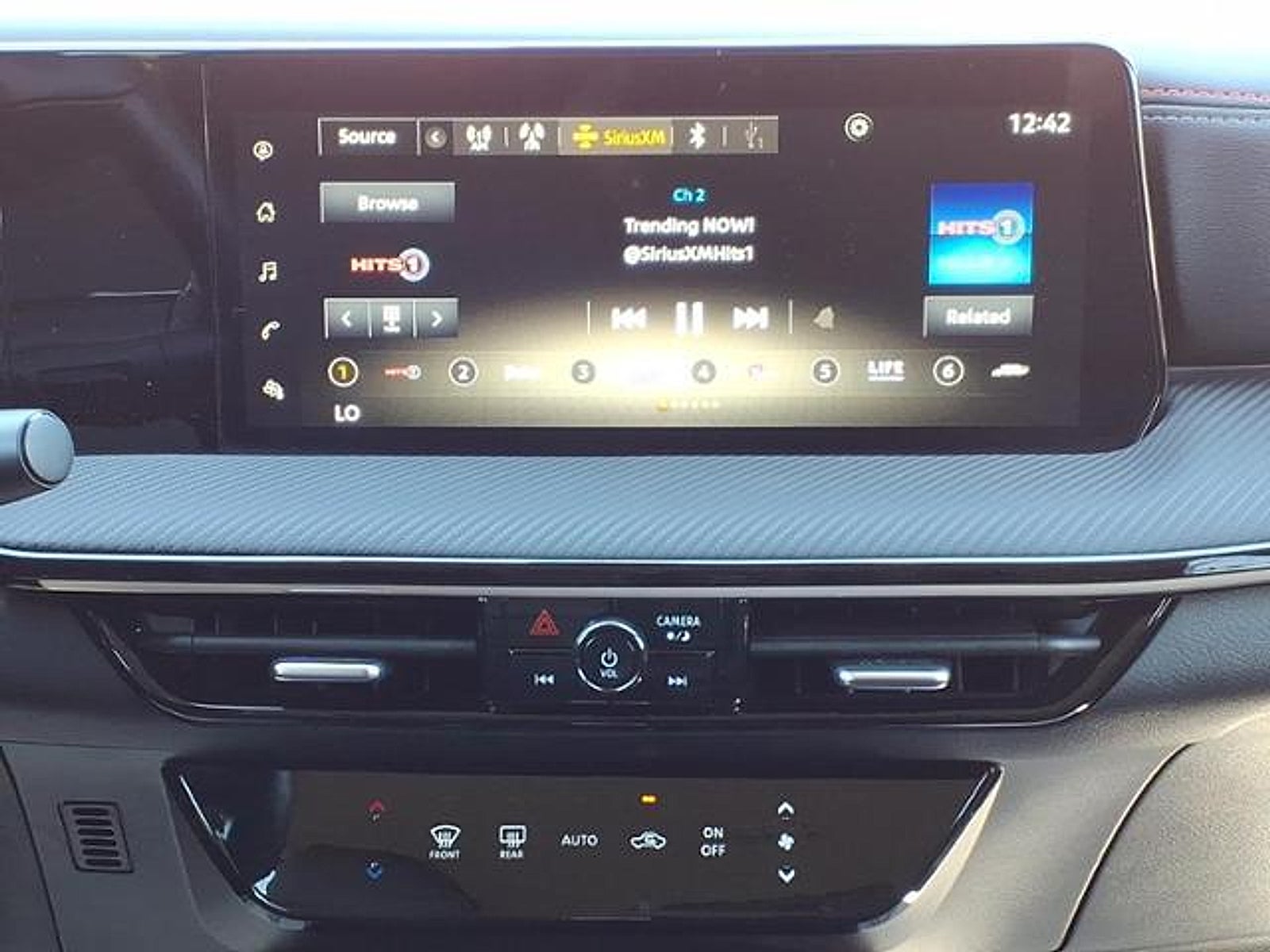 2025 Nissan Kicks SR FWD