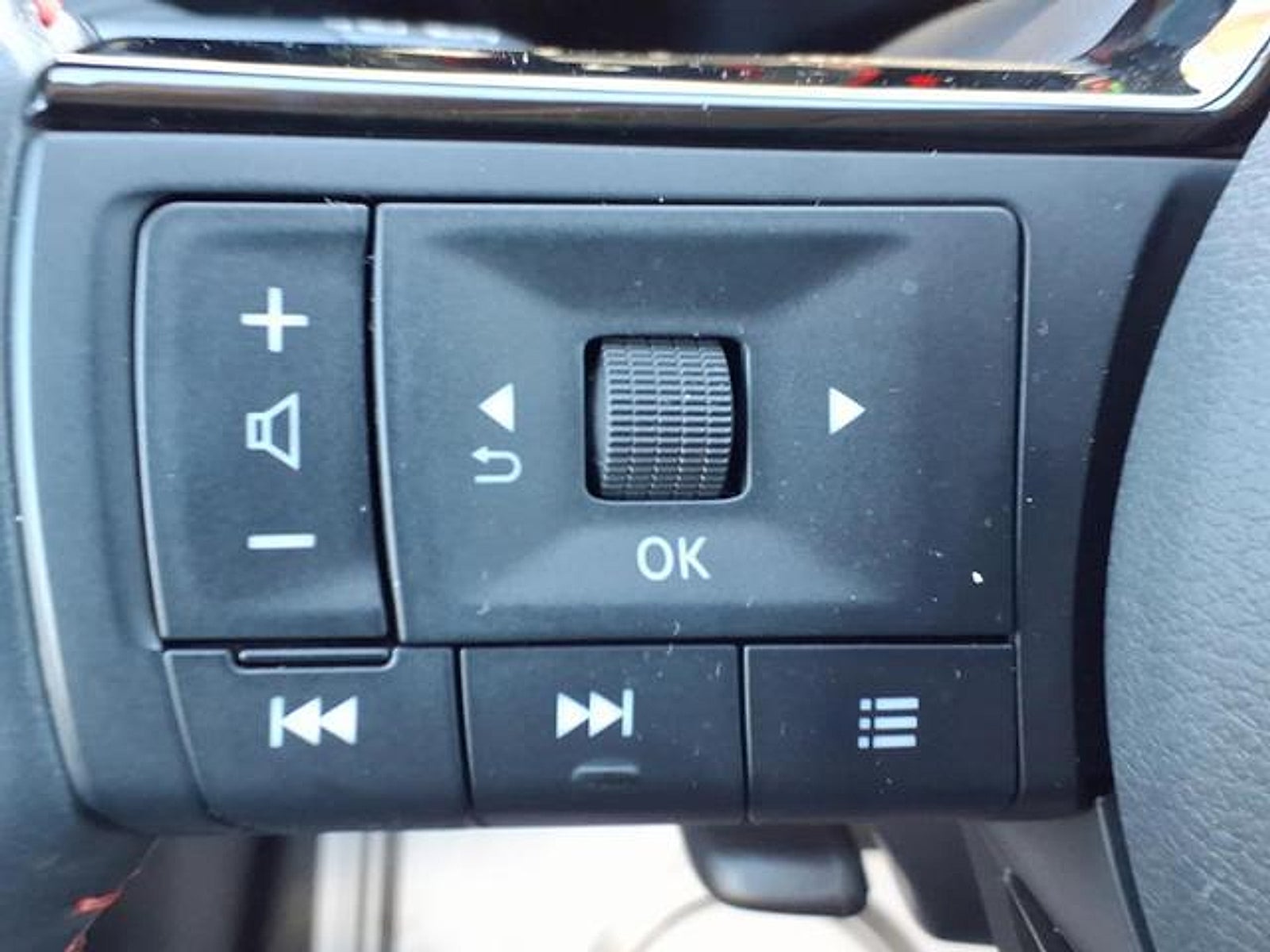 2025 Nissan Kicks SR FWD