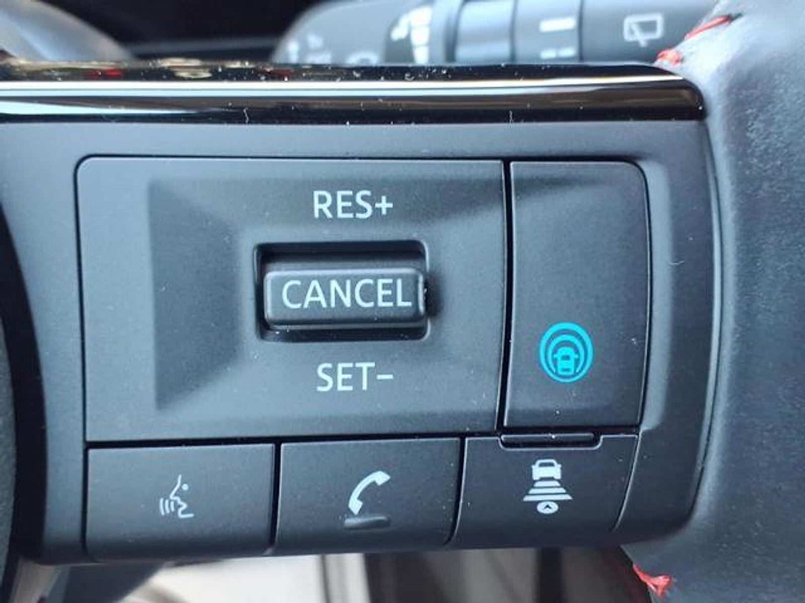 2025 Nissan Kicks SR FWD