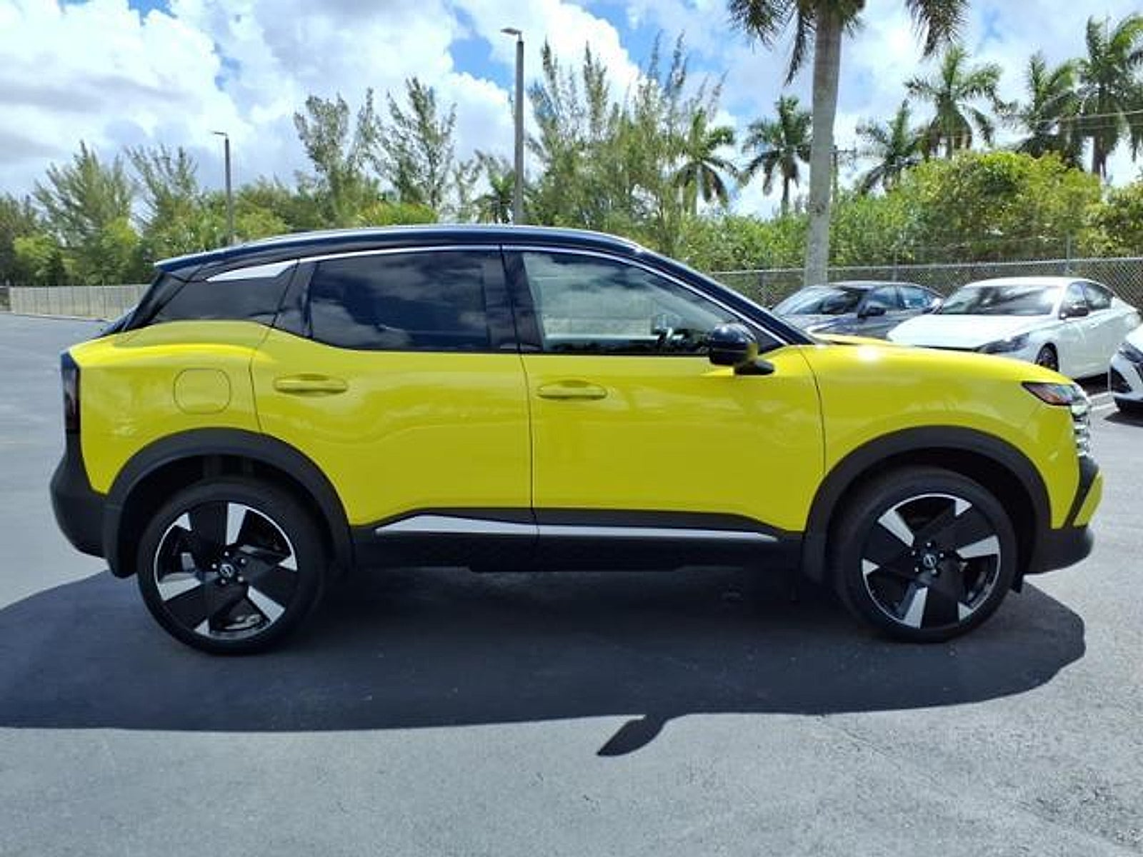 2025 Nissan Kicks SR FWD