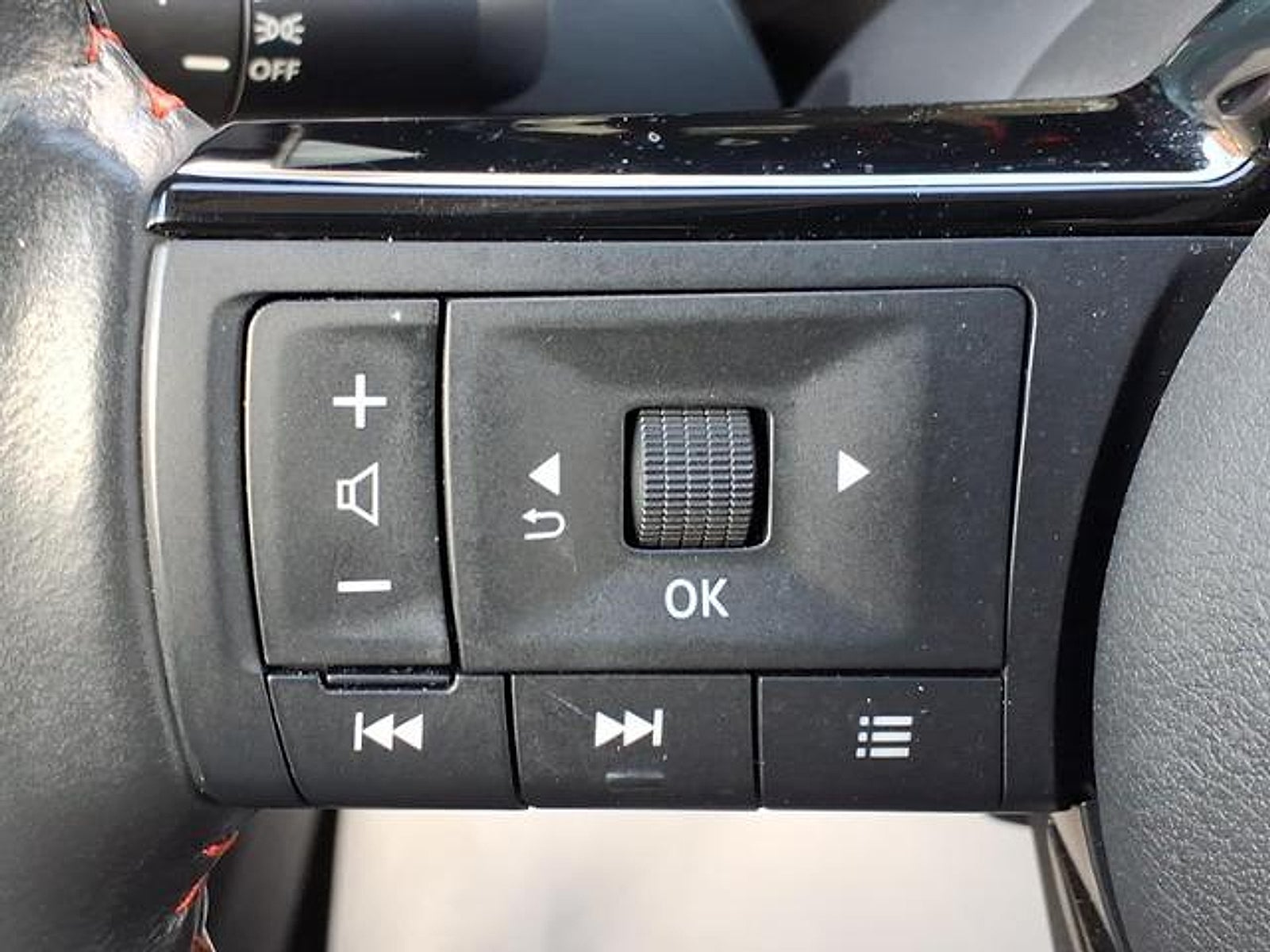 2025 Nissan Kicks SR FWD