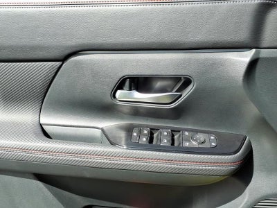 2025 Nissan Kicks SR FWD