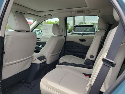 2026 Nissan Pathfinder SL