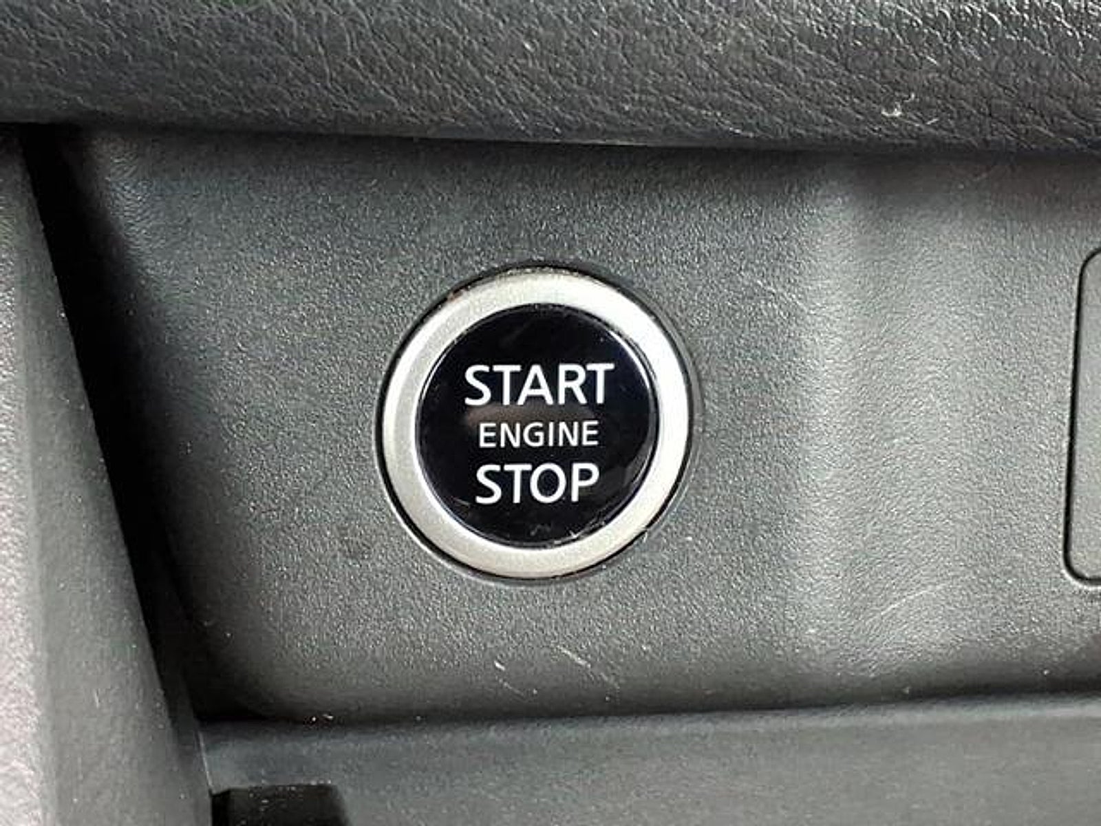 2022 Nissan Rogue SV FWD