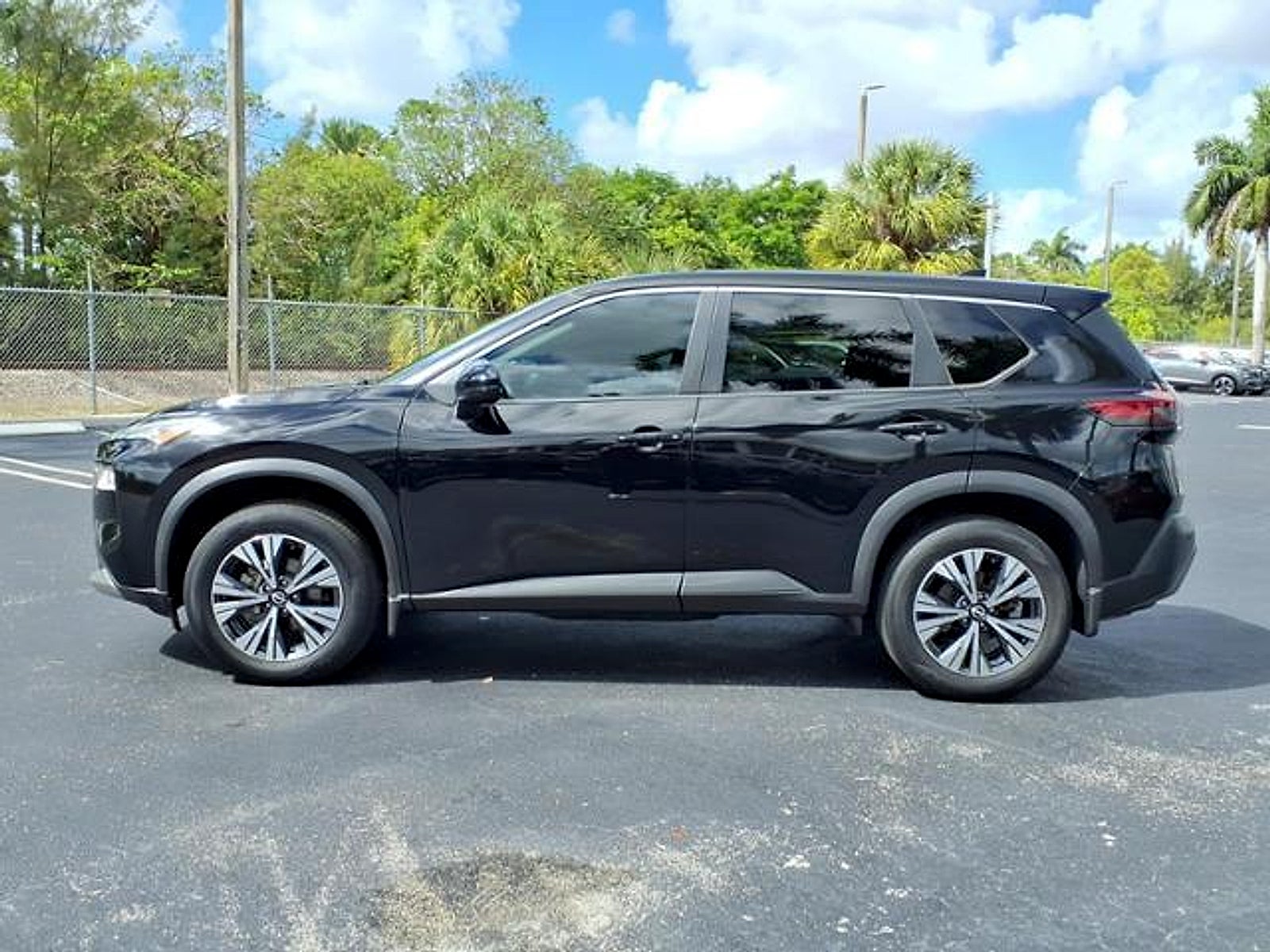 2022 Nissan Rogue SV FWD