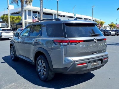 2024 Nissan Pathfinder SV