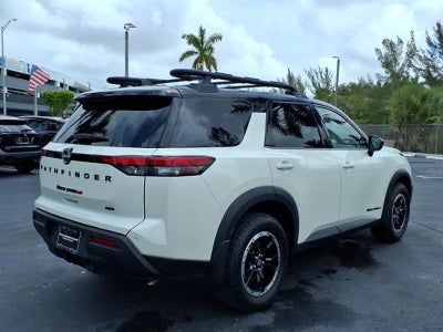 2024 Nissan Pathfinder SV