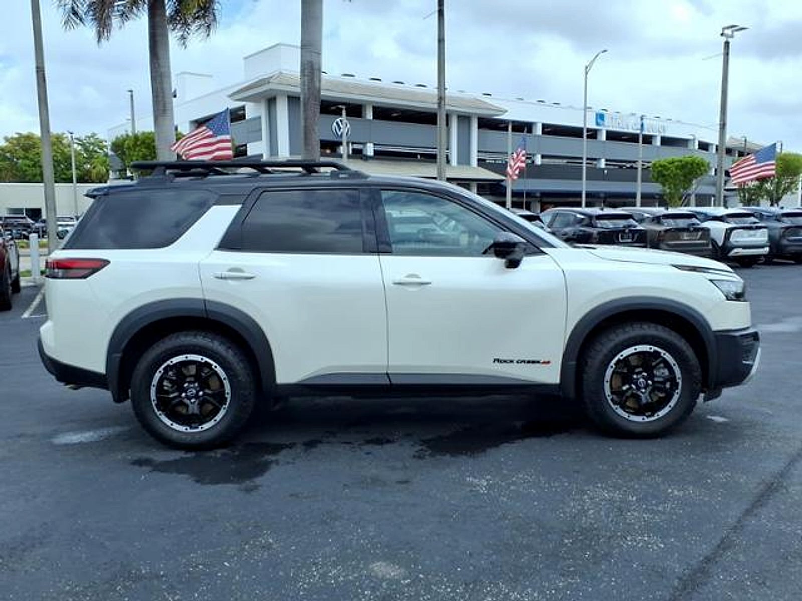 2024 Nissan Pathfinder SV