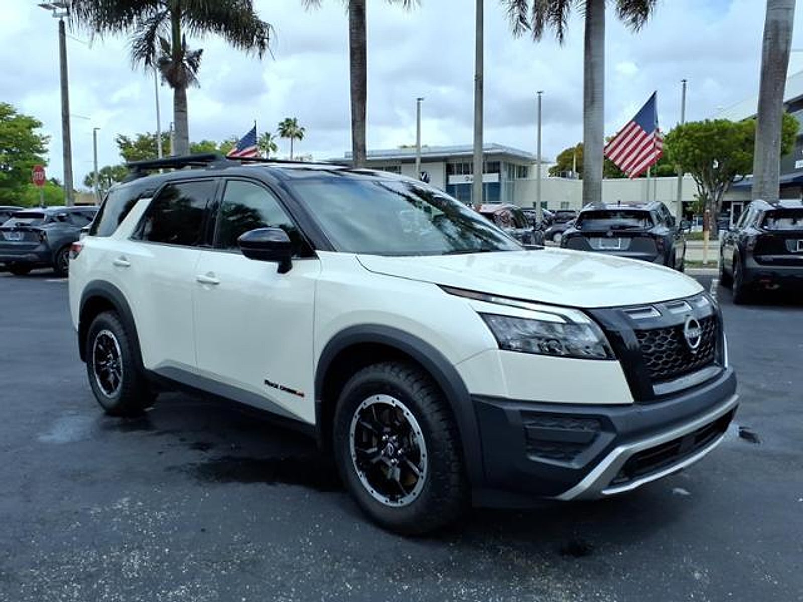 2024 Nissan Pathfinder SV