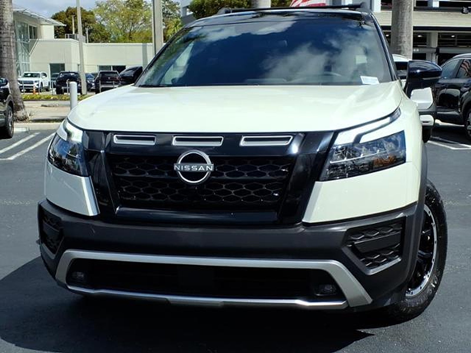 2023 Nissan Pathfinder SV