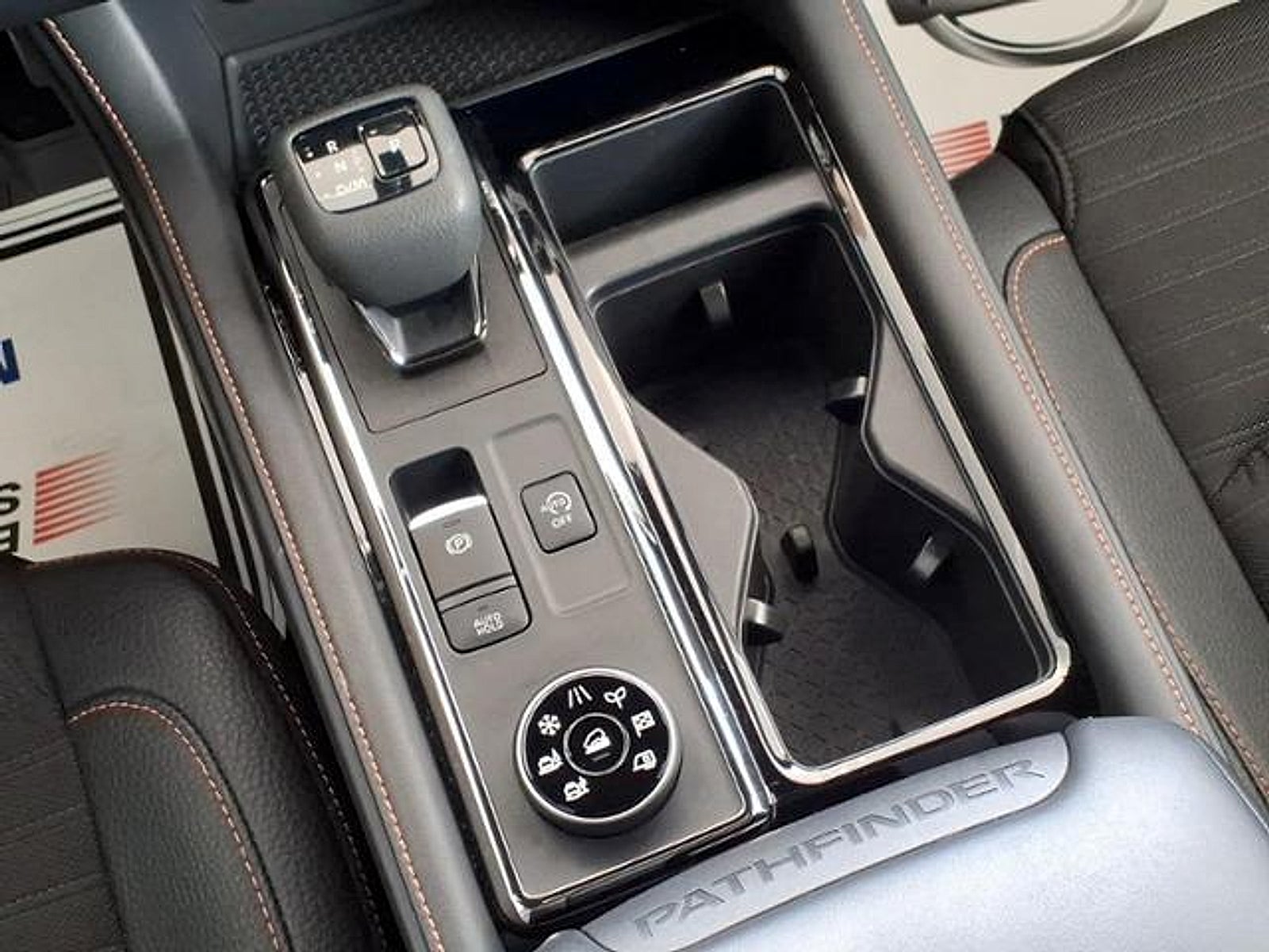 2023 Nissan Pathfinder SV