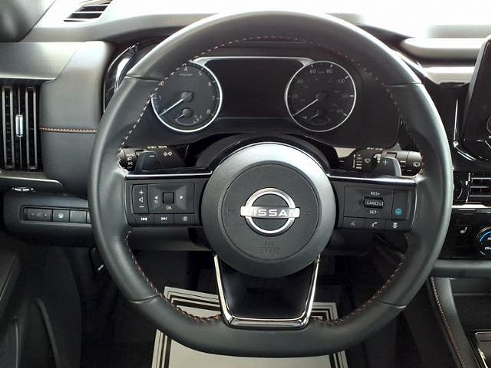 2023 Nissan Pathfinder SV