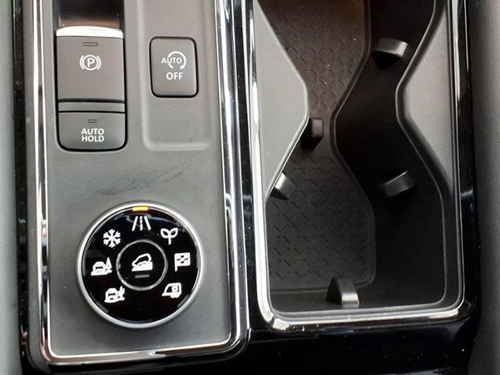 2023 Nissan Pathfinder SV