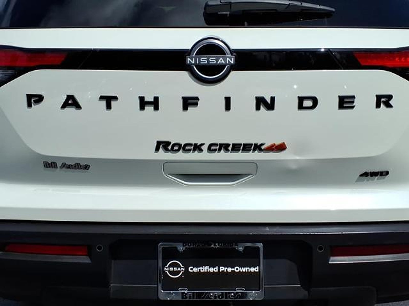 2023 Nissan Pathfinder SV