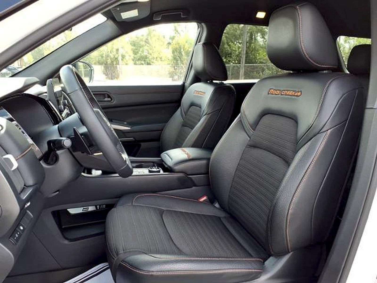 2023 Nissan Pathfinder SV