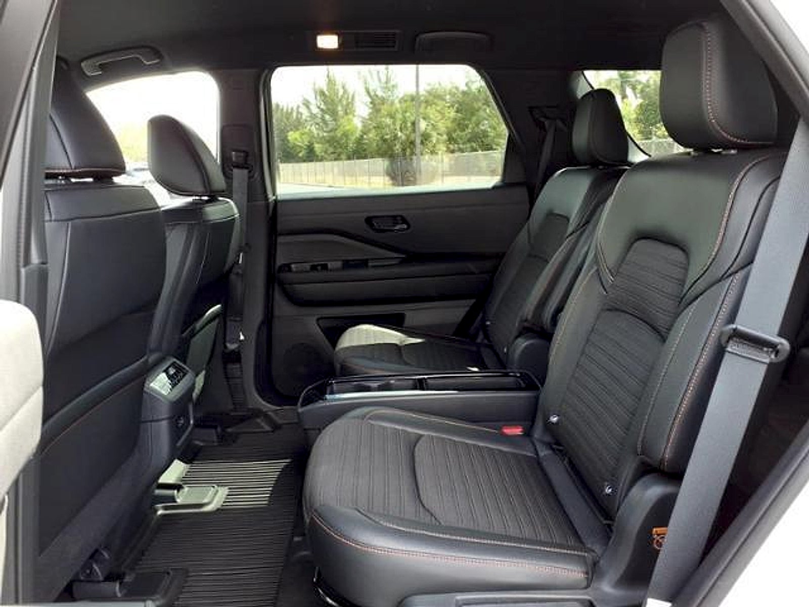 2023 Nissan Pathfinder SV