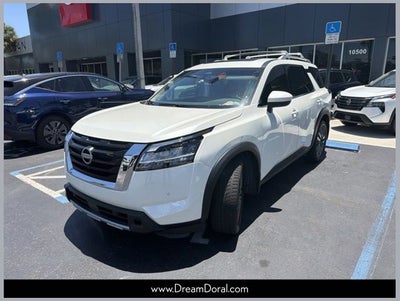 2024 Nissan Pathfinder SL