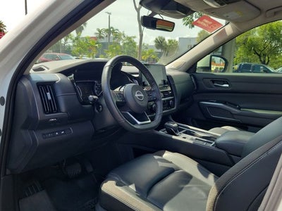 2024 Nissan Pathfinder SL