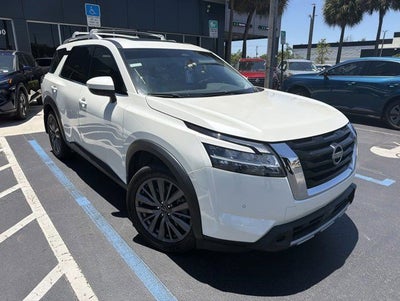 2024 Nissan Pathfinder SL