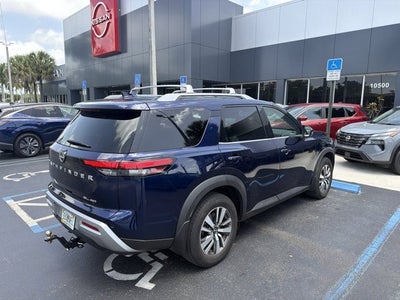 2024 Nissan Pathfinder SL