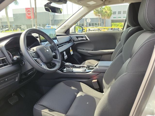 2026 Mitsubishi Outlander ES