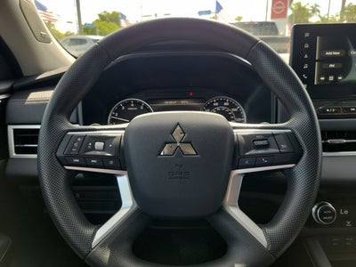 2026 Mitsubishi Outlander ES
