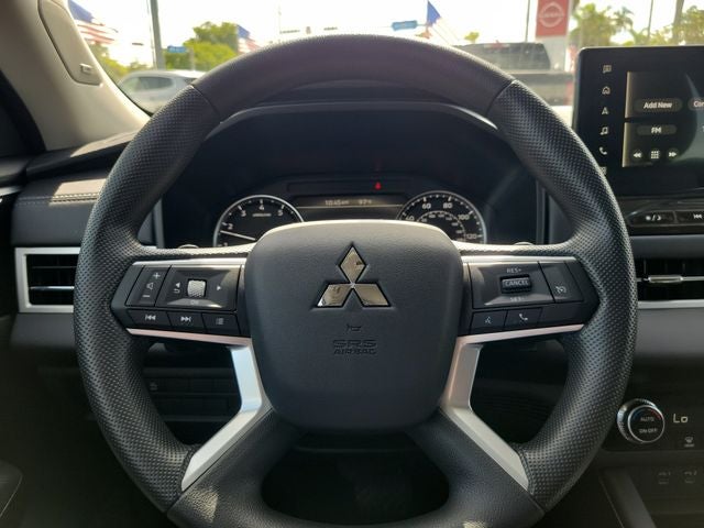2026 Mitsubishi Outlander ES