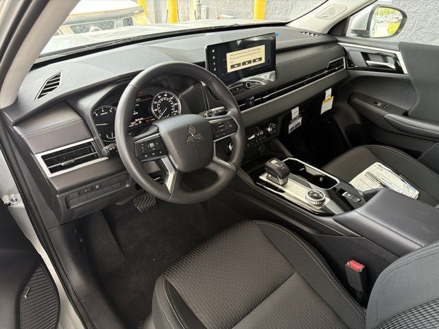 2026 Mitsubishi Outlander ES