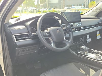 2026 Mitsubishi Outlander ES