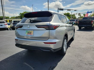 2026 Mitsubishi Outlander ES