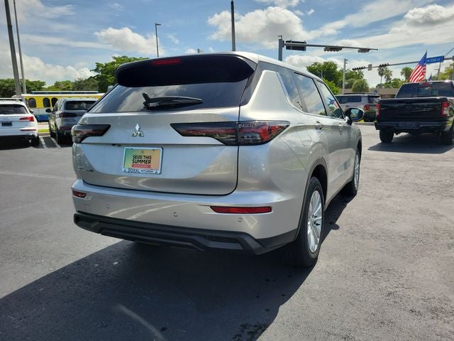 2026 Mitsubishi Outlander ES