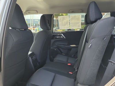 2026 Mitsubishi Outlander ES