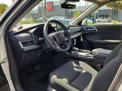 2026 Mitsubishi Outlander ES