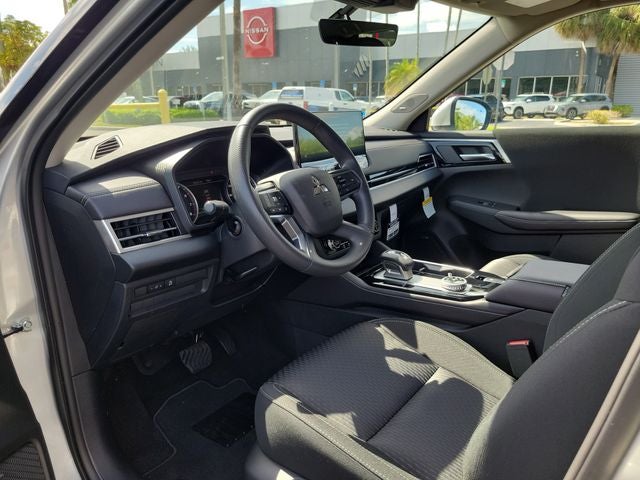 2026 Mitsubishi Outlander ES