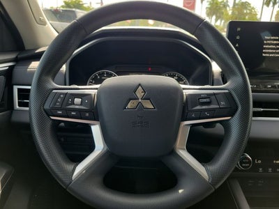 2026 Mitsubishi Outlander ES
