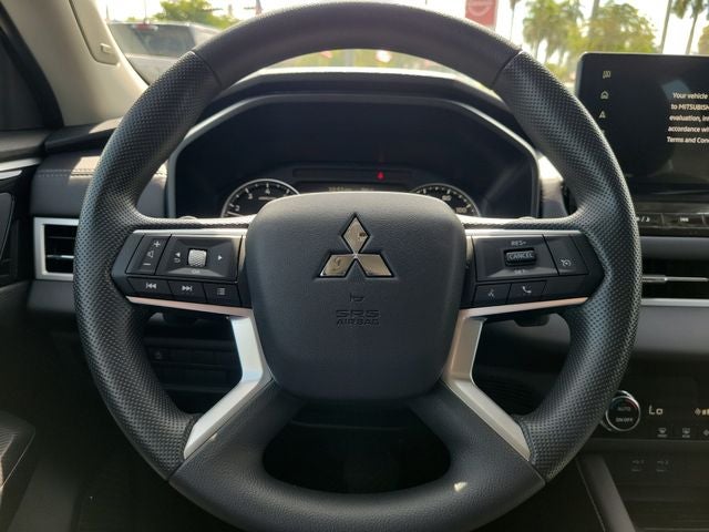 2026 Mitsubishi Outlander ES