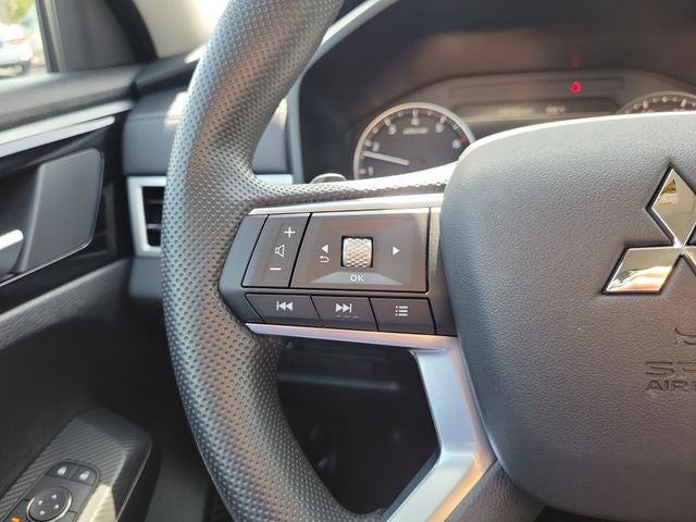 2026 Mitsubishi Outlander ES