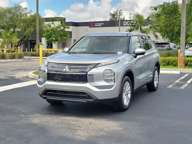2026 Mitsubishi Outlander ES