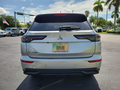 2026 Mitsubishi Outlander ES