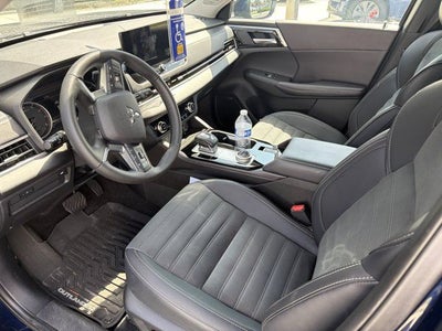 2025 Mitsubishi Outlander SE