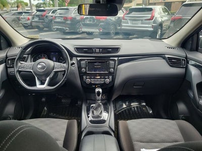 2022 Nissan Rogue Sport SV