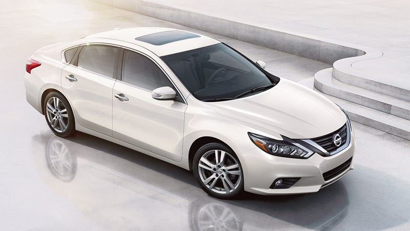 2018 White Nissan Altima